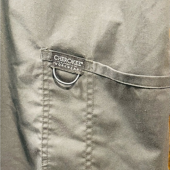 Cherokee Infinity Gray Scrub Set - Picture 5 of 10